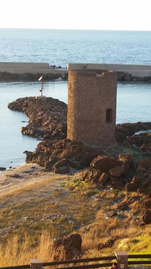 La Tartaruga Spiaggiata - Bilocale Centrale A Pochi Metri Dalla Spiaggia Castelsardo Eksteriør billede