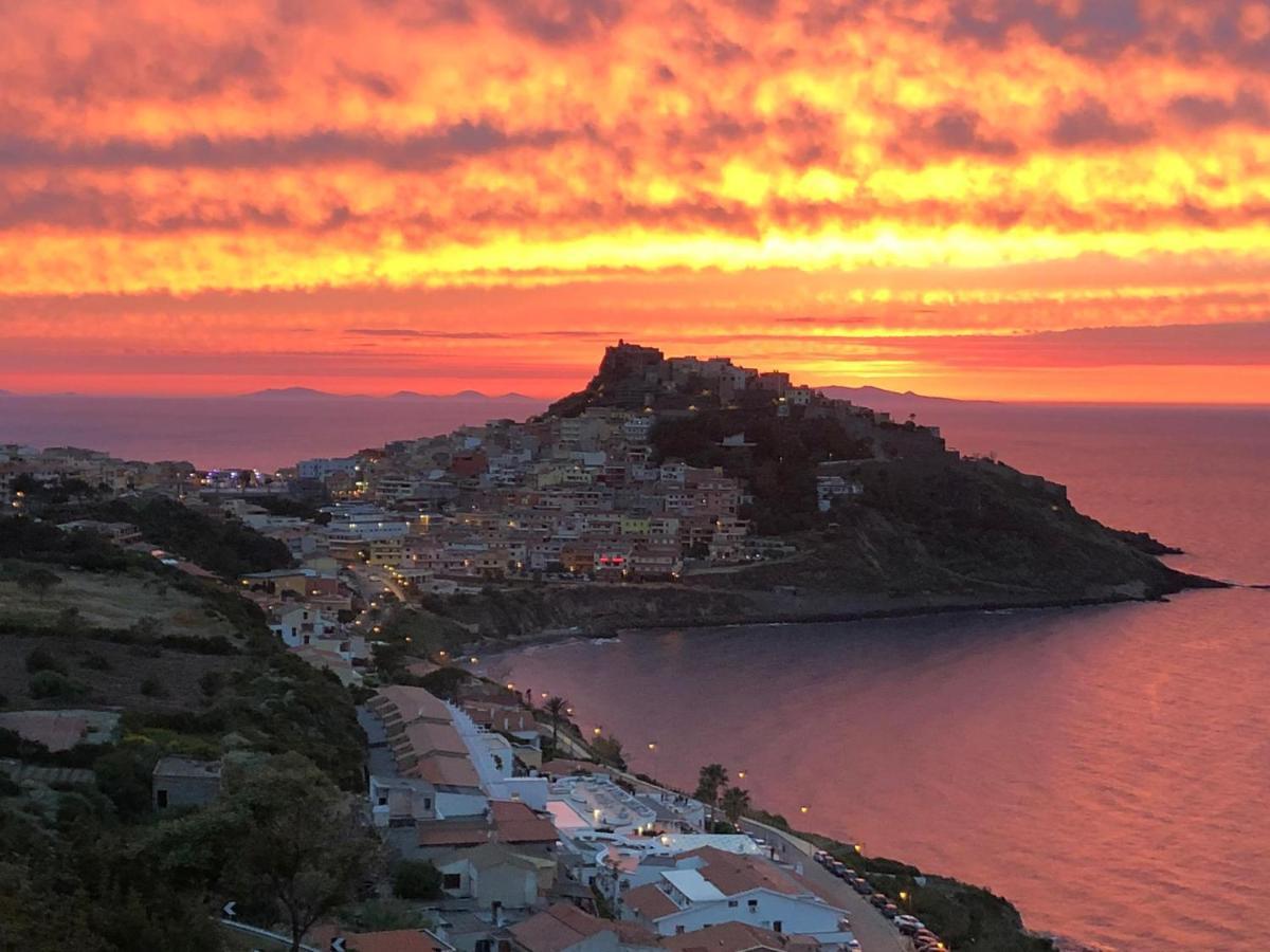La Tartaruga Spiaggiata - Bilocale Centrale A Pochi Metri Dalla Spiaggia Castelsardo Eksteriør billede